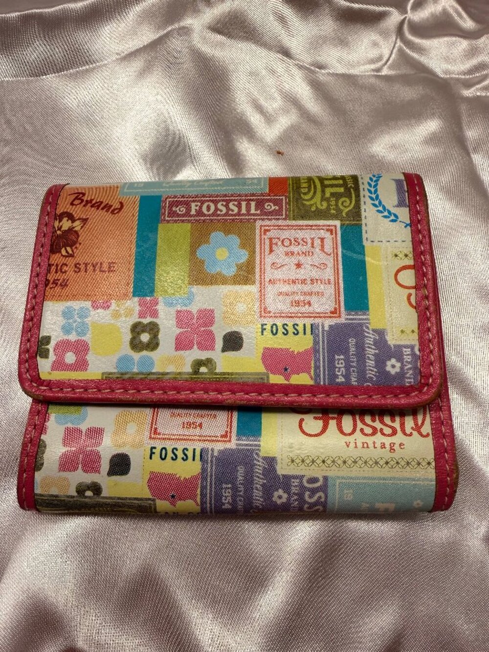 Vintage Fossil Y2K 2000s Patchwork Floral Trifold Wallet Pink